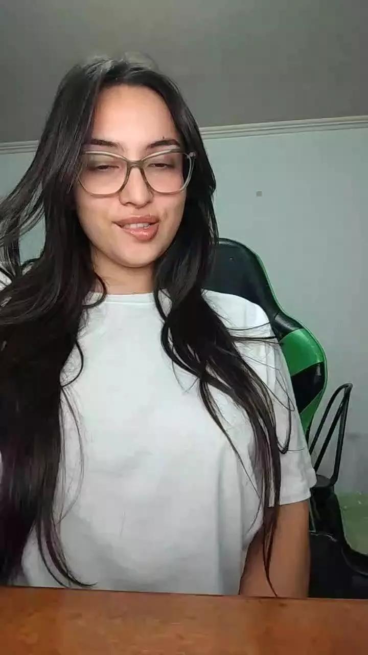 Latinaakita4 on Cam4 