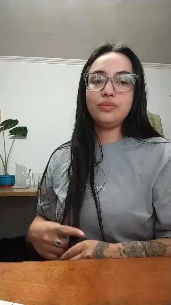 Latinaakita4 on Cam4 