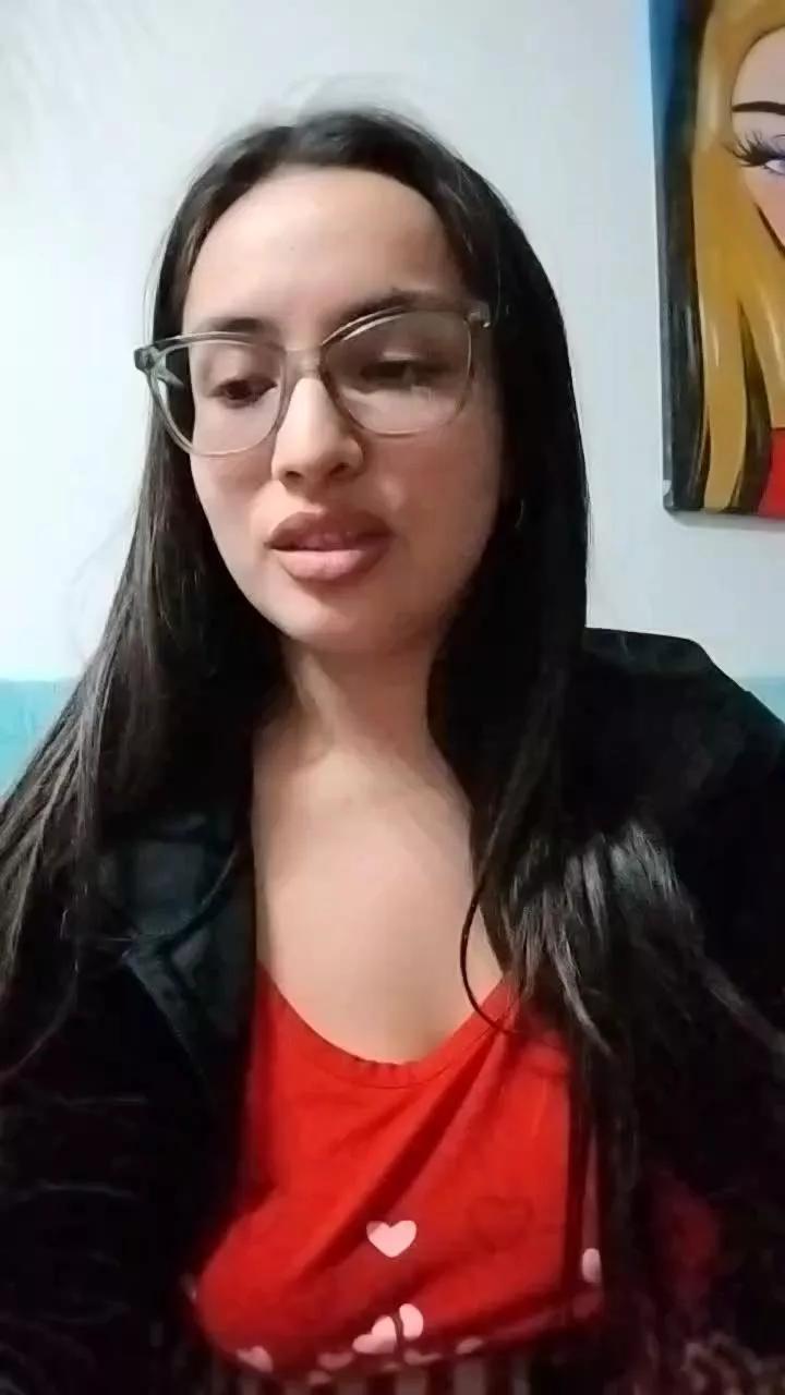 Latinaakita4 on Cam4 