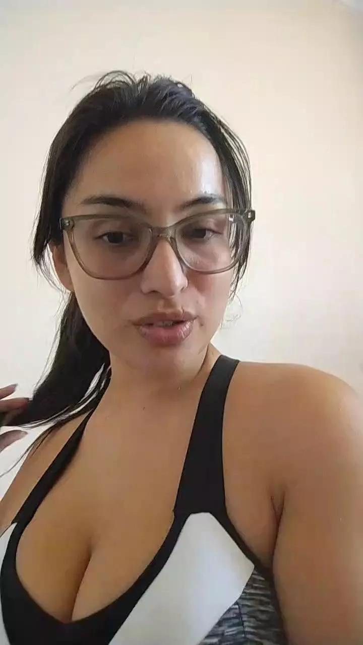 Latinaakita4 on Cam4 