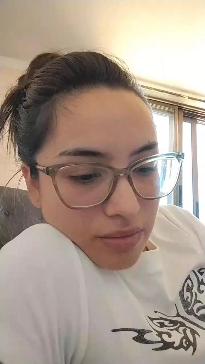Latinaakita4 on Cam4 