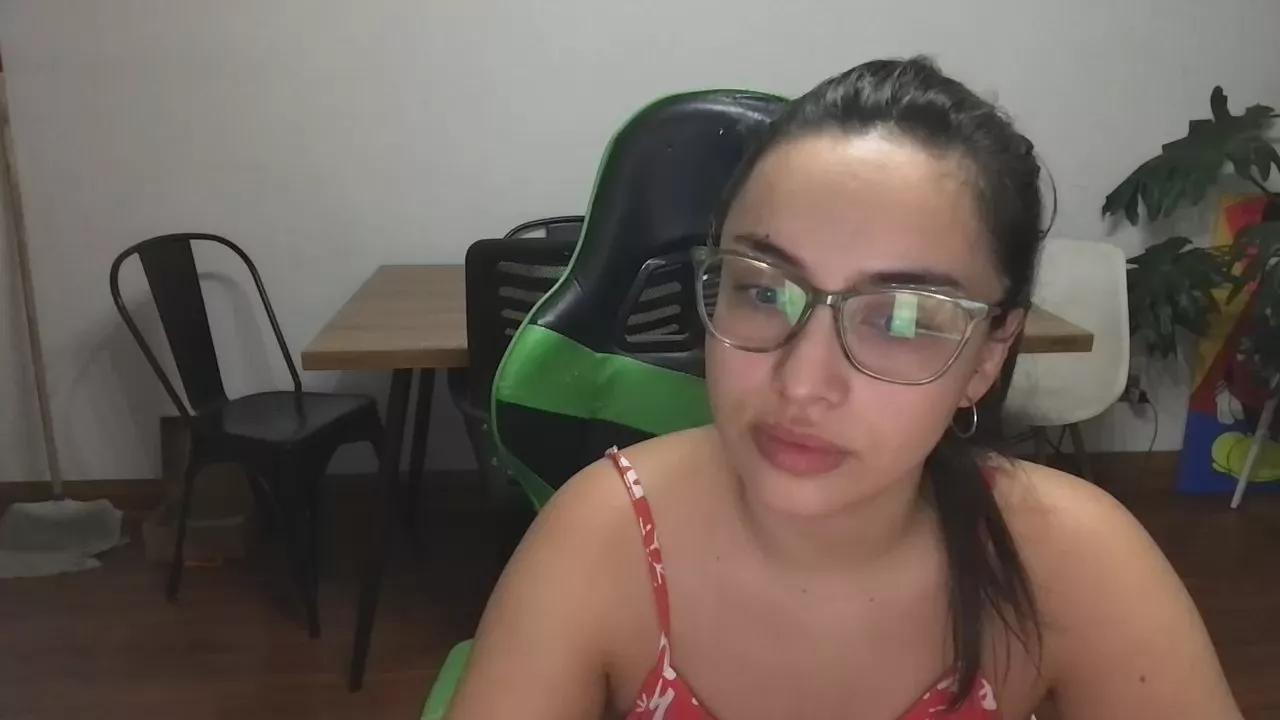 Latinaakita4 on Cam4 