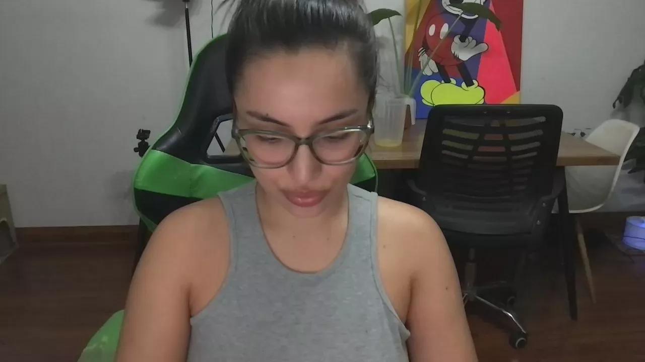 Latinaakita4 on Cam4 