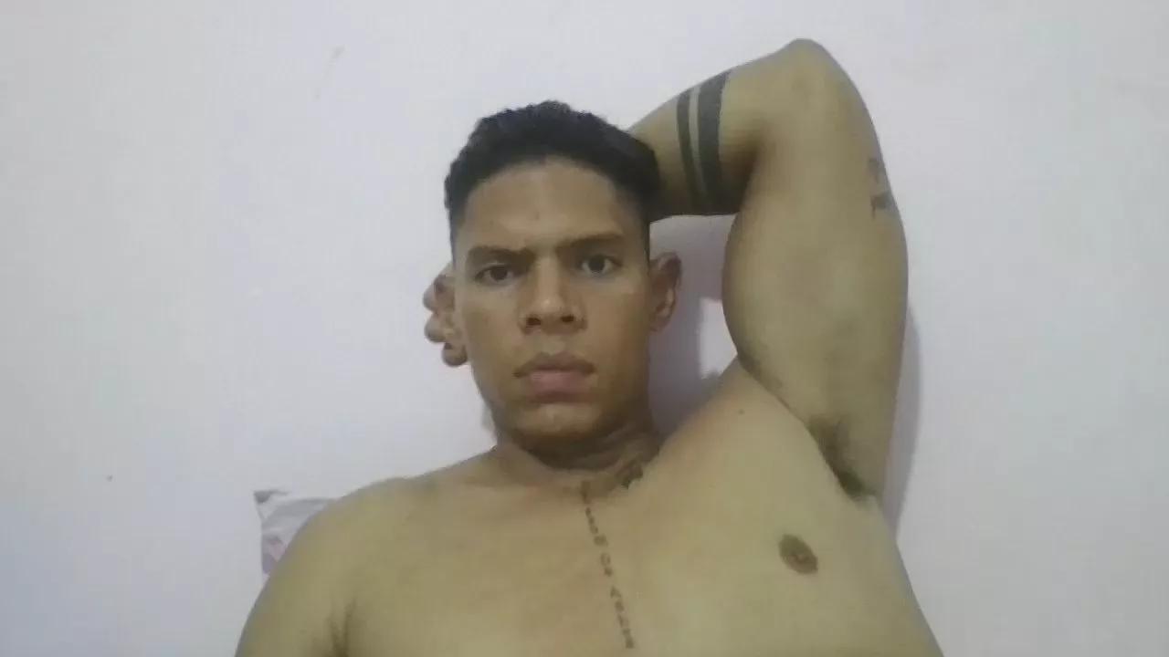 latinoxxl22cm on Cam4 