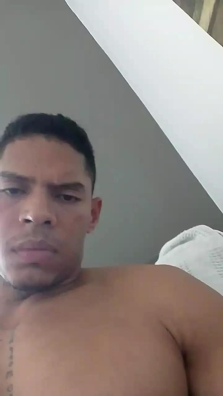 latinoxxl22cm on Cam4 