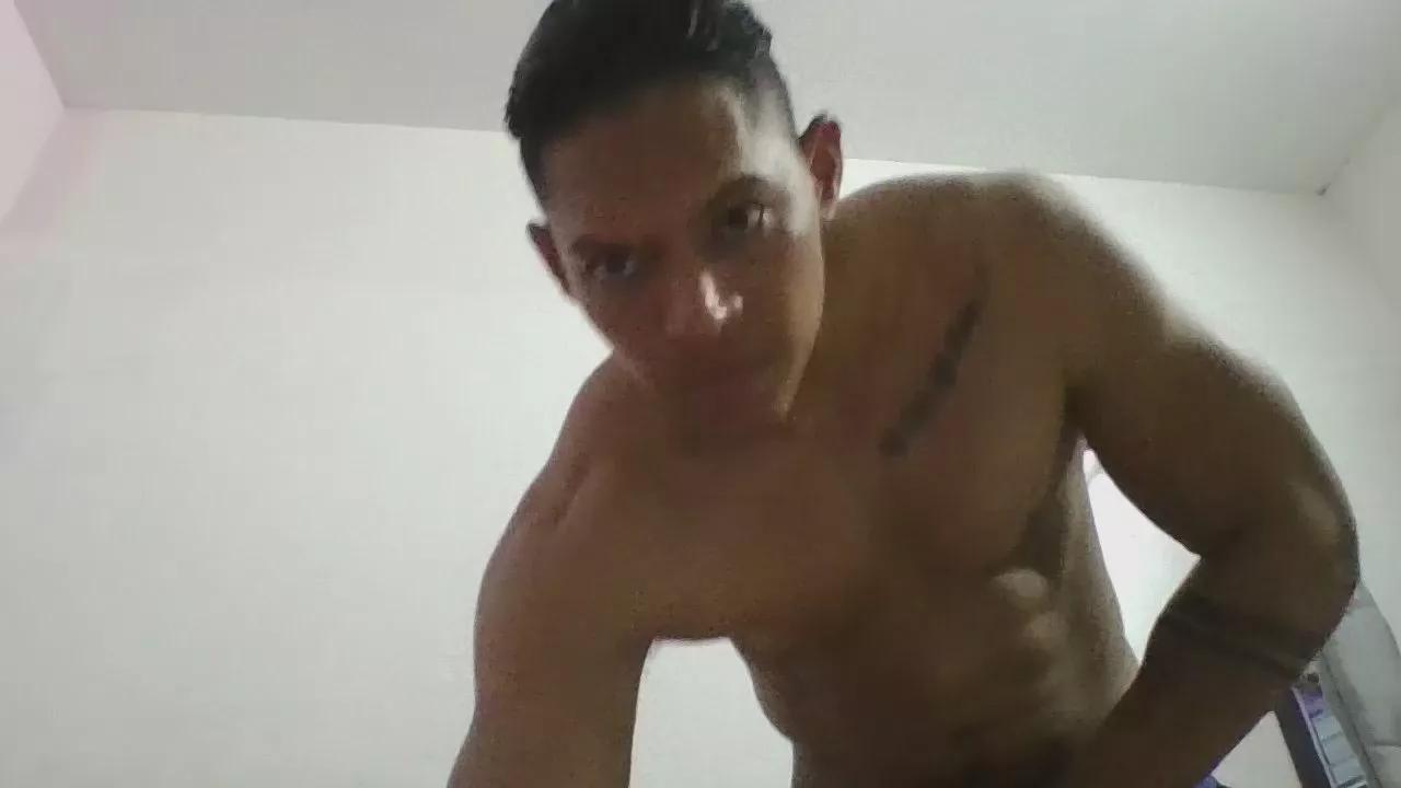 latinoxxl22cm on Cam4 