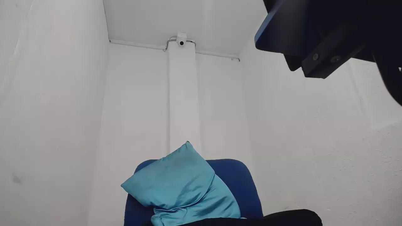 LAURABIGCOCK24 on Cam4 