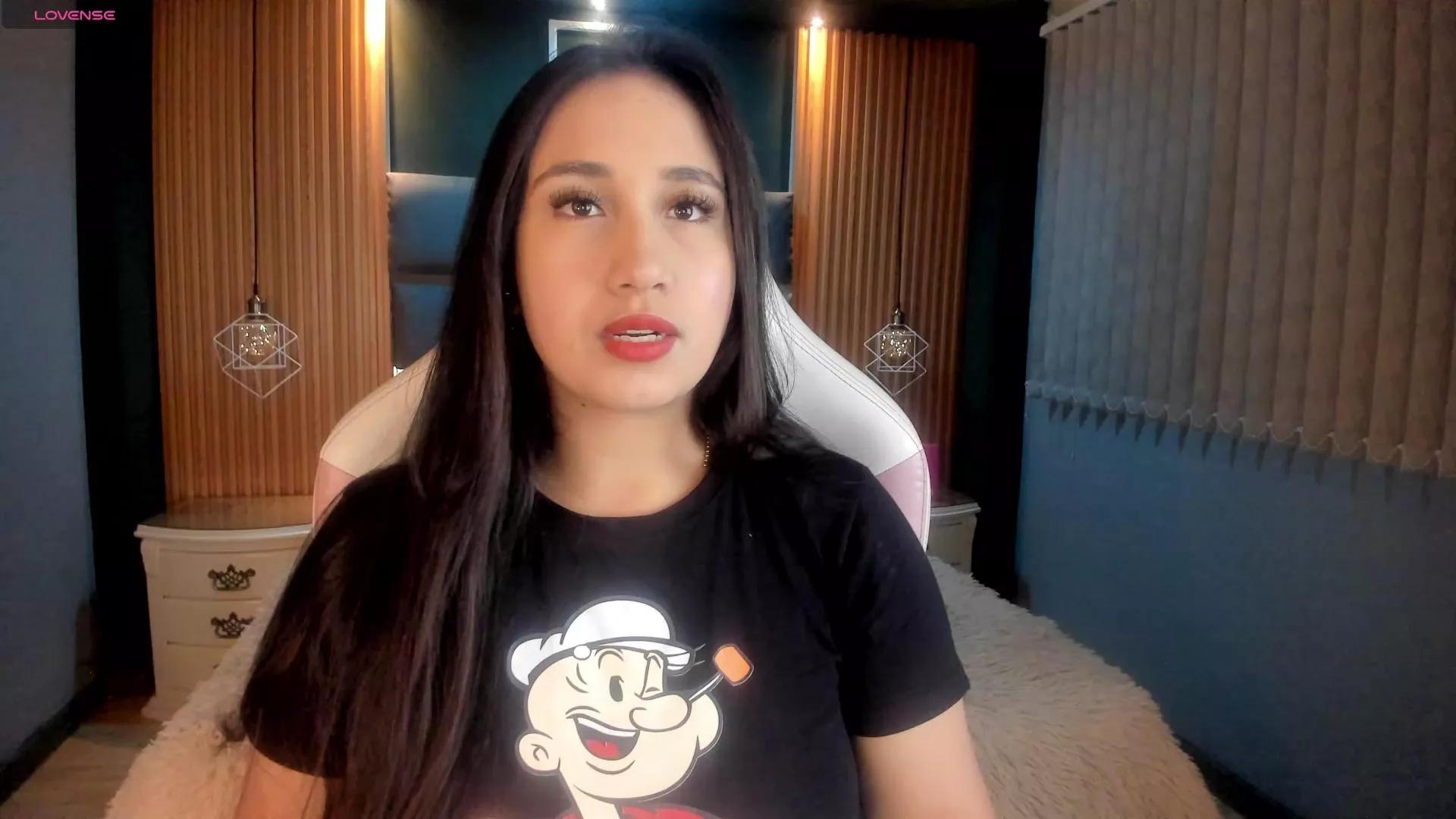 LauRoberts on Cam4 
