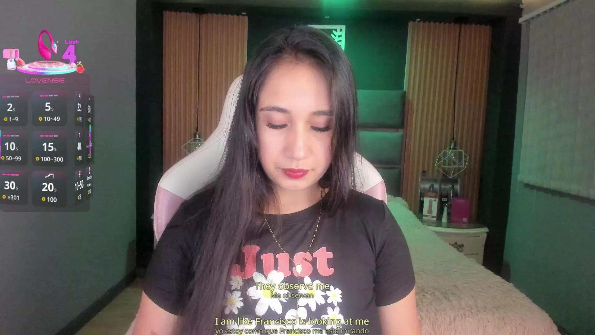 LauRoberts on Cam4 