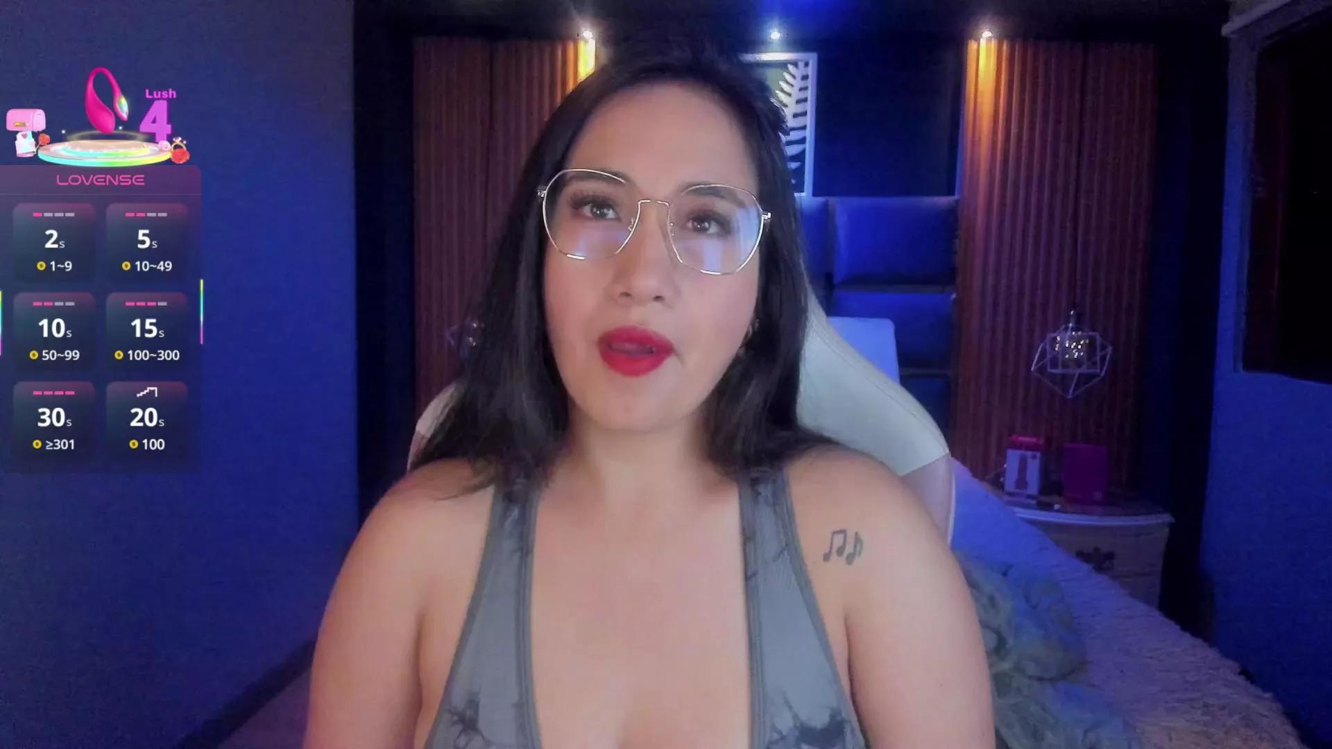 LauRoberts on Cam4 