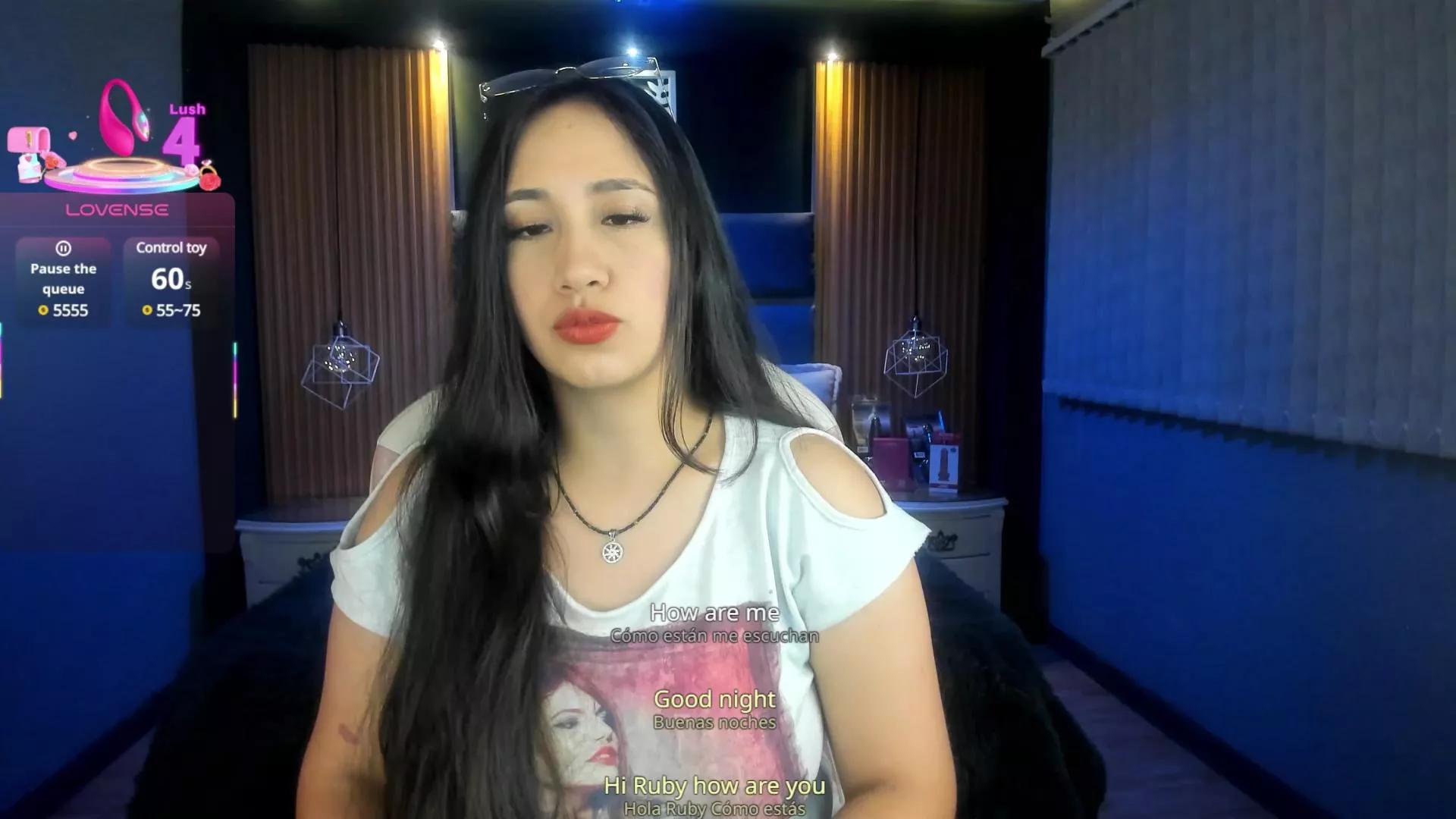 LauRoberts on Cam4 