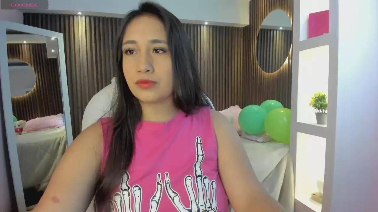 LauRoberts on Cam4 