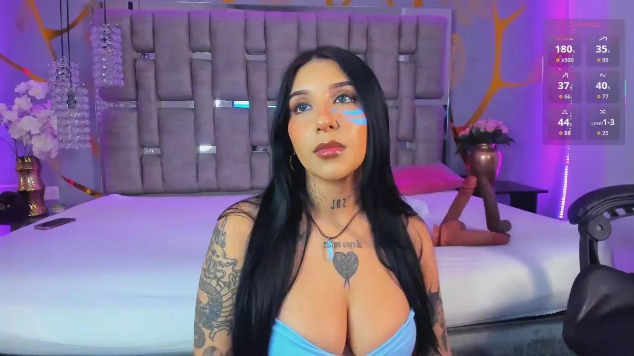 Sweet LeiaWong_ wants you to fuck her body now LeiaWong_ from Cam4