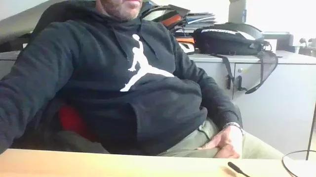Leo_Hardyman on Cam4 