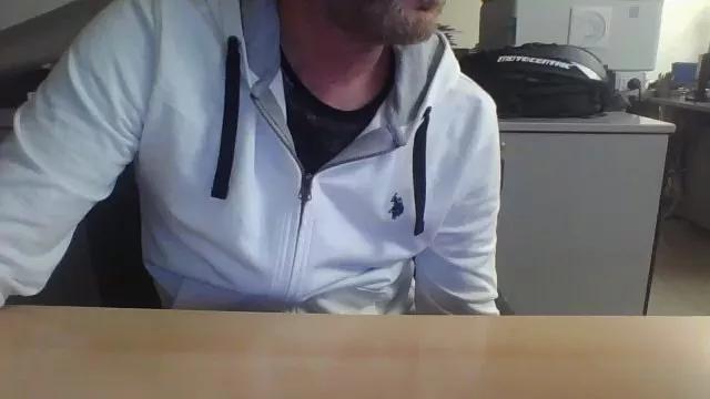 Leo_Hardyman on Cam4 