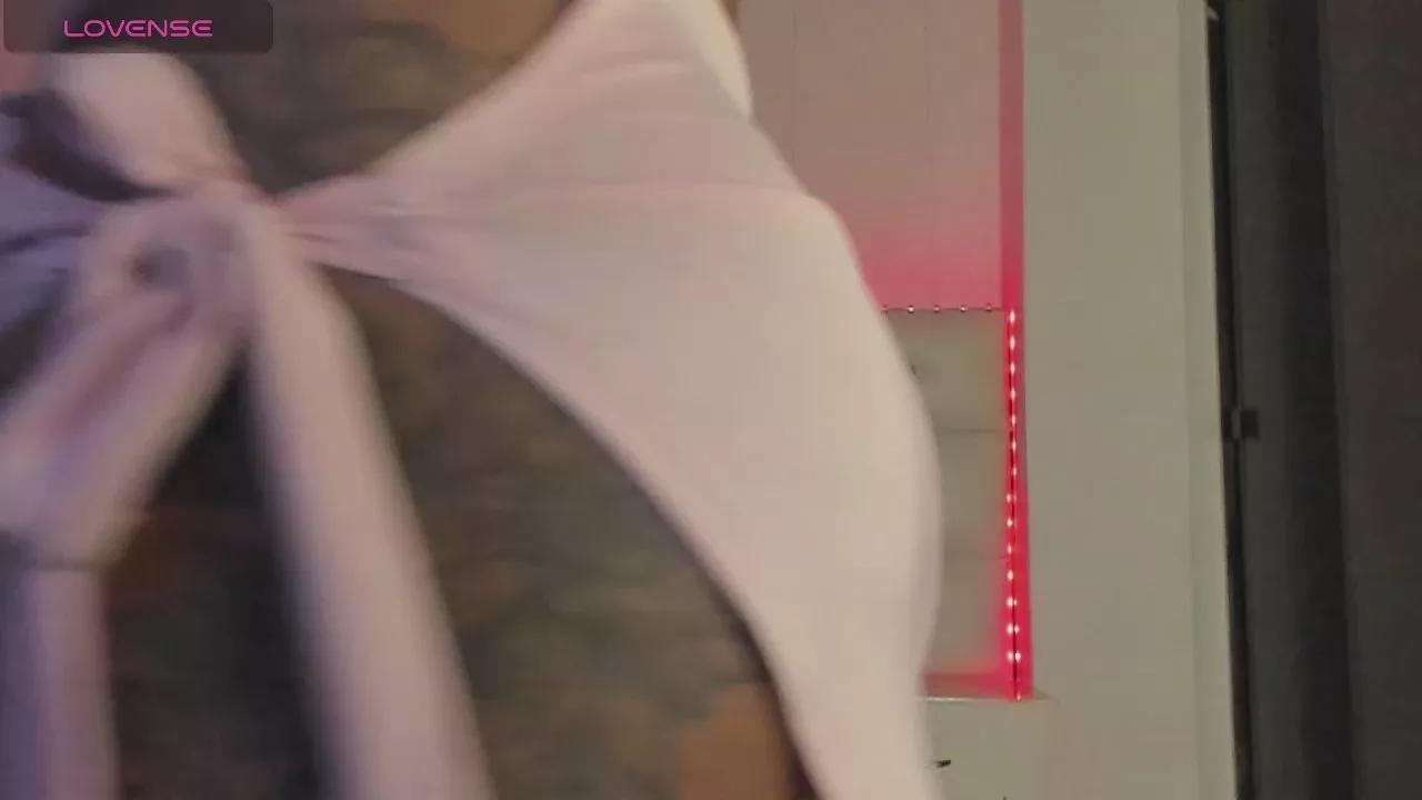 Offline Lexxi_ross on Cam4