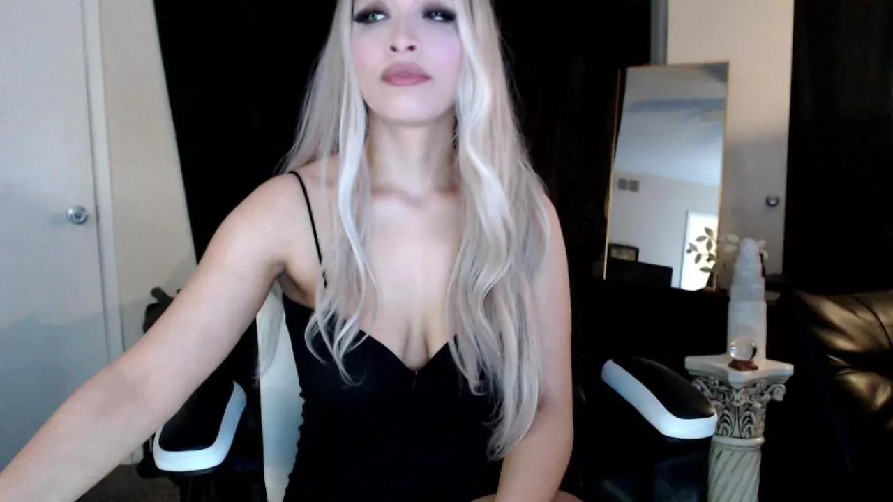 Lia9Lumi on Cam4 