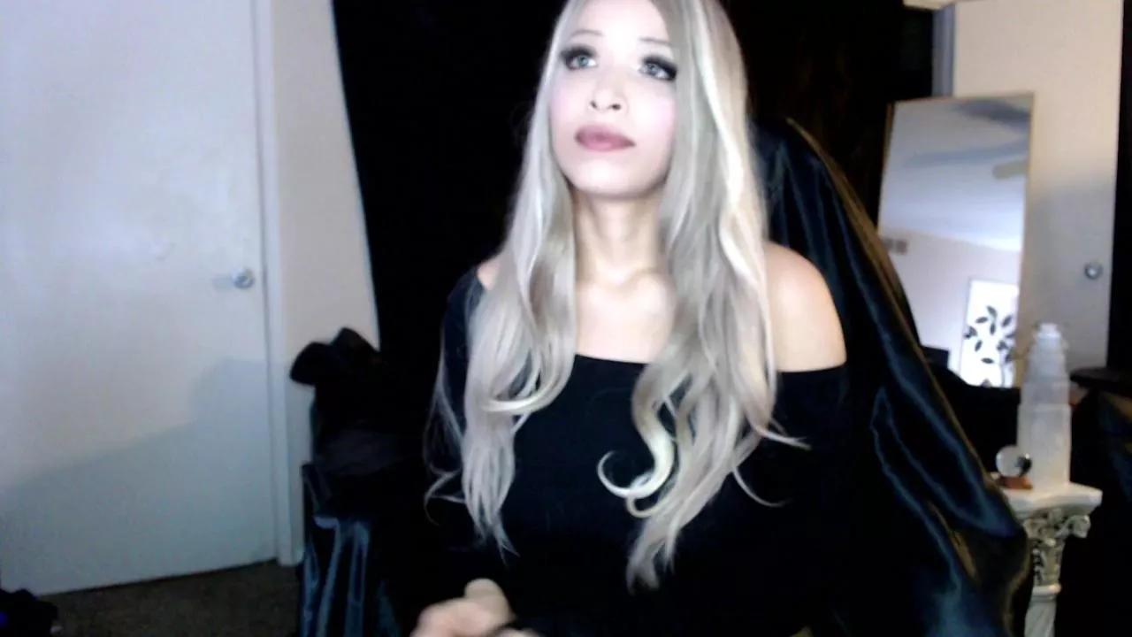 Lia9Lumi on Cam4 