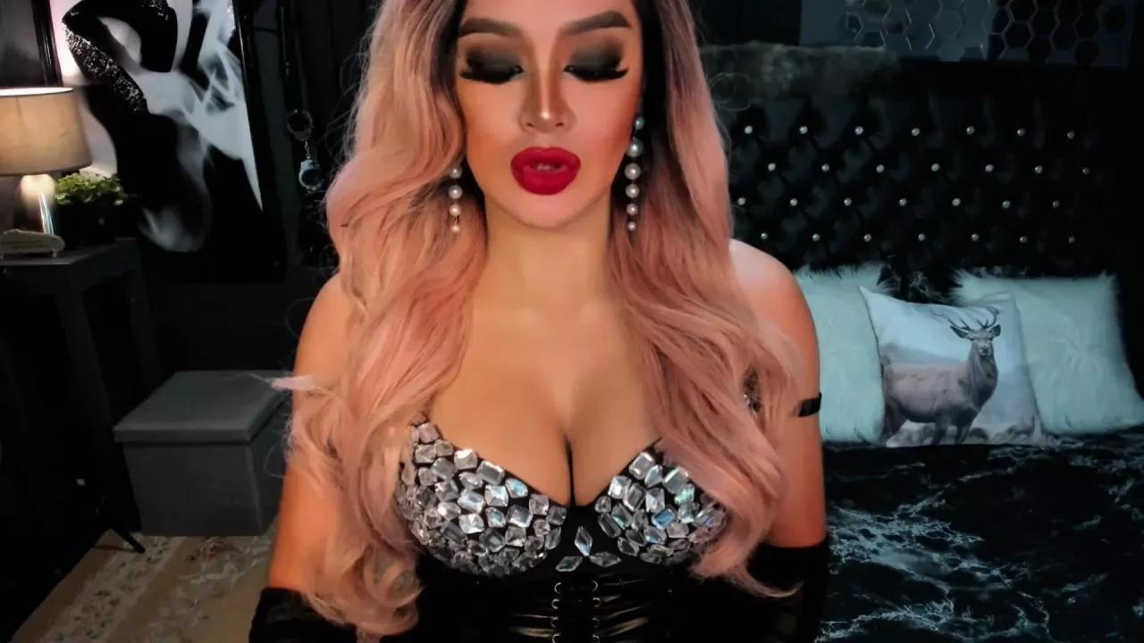 Lickmona on Cam4 