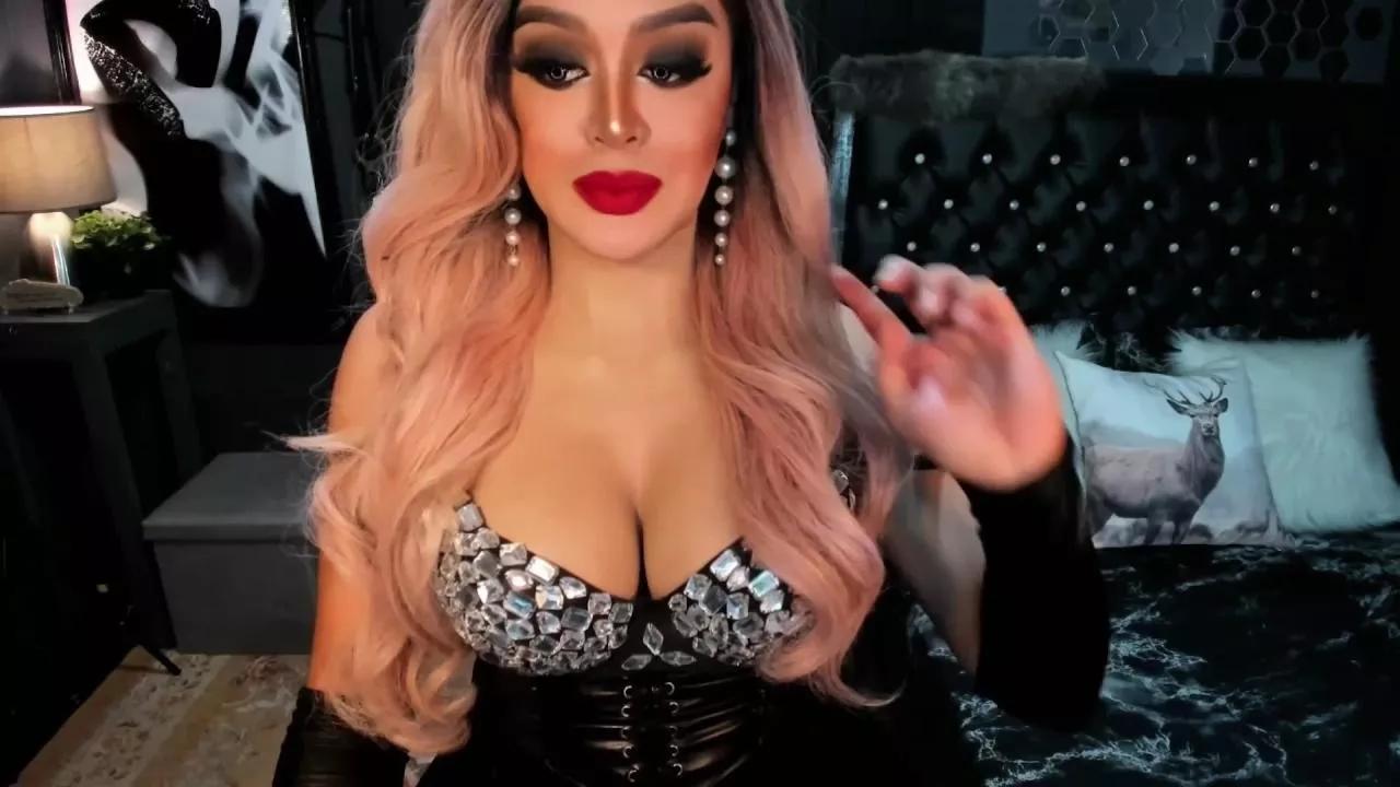 Lickmona on Cam4 