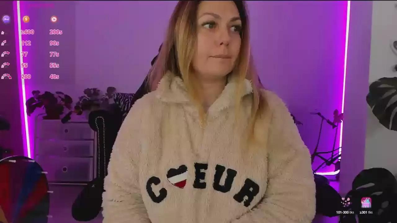 LindaWhite_ on Cam4 