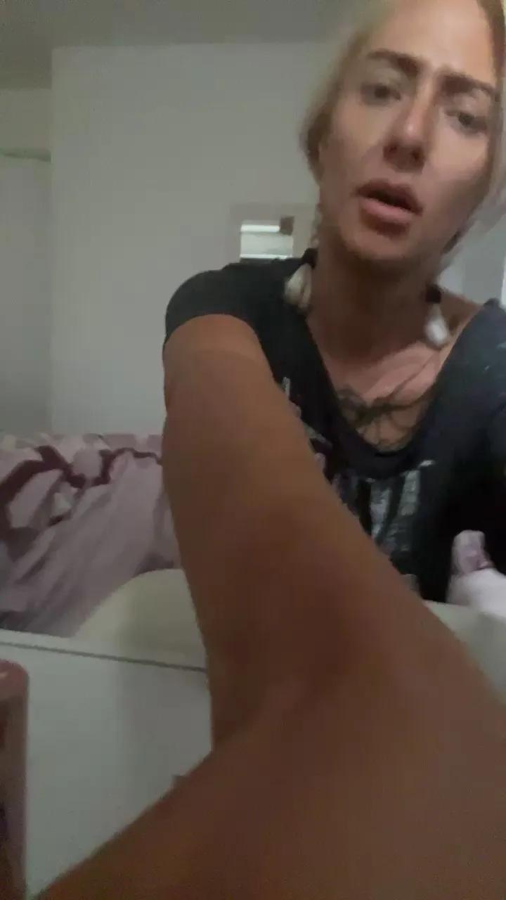 LitlemisjuicyJ on Cam4