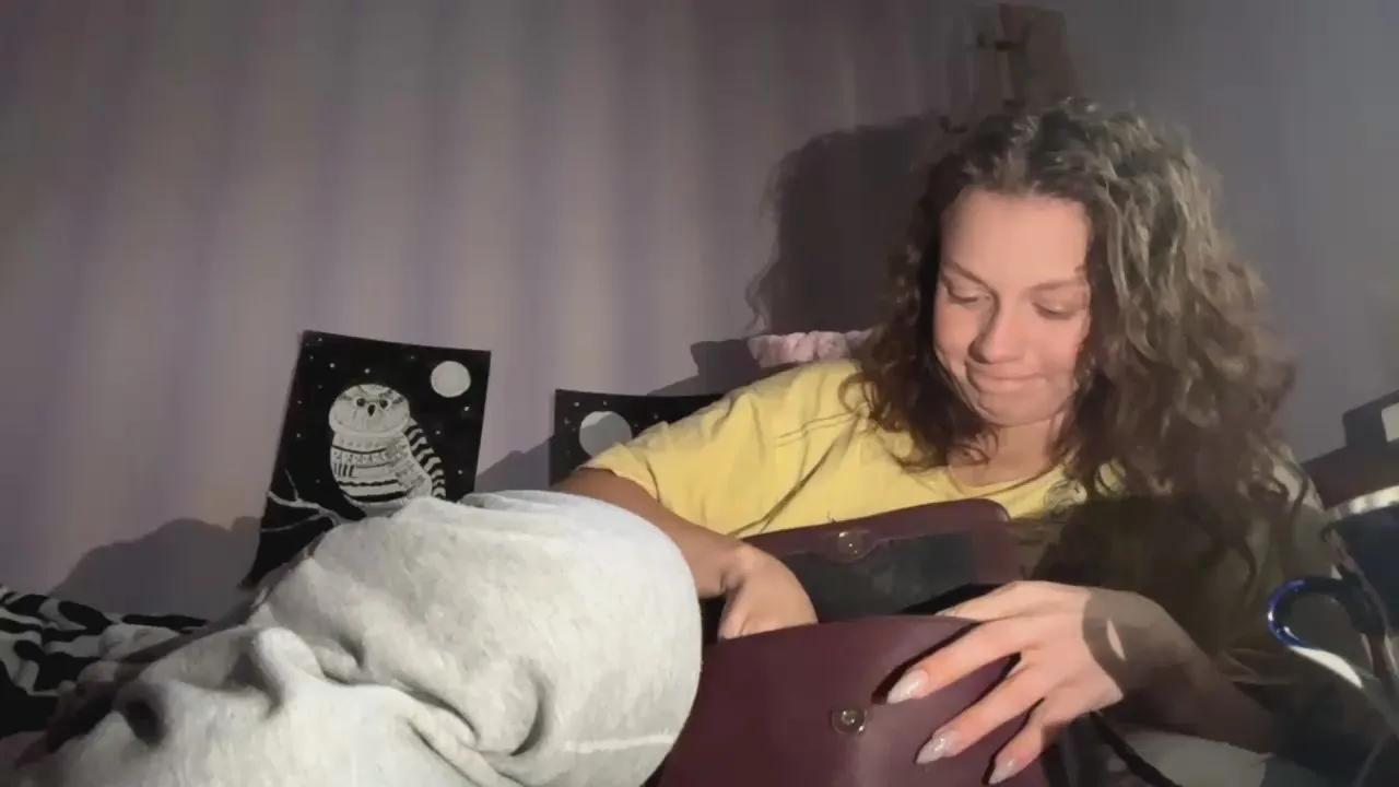 Discover LizHounshell, she wants to masturbate for you LizHounshell from Cam4