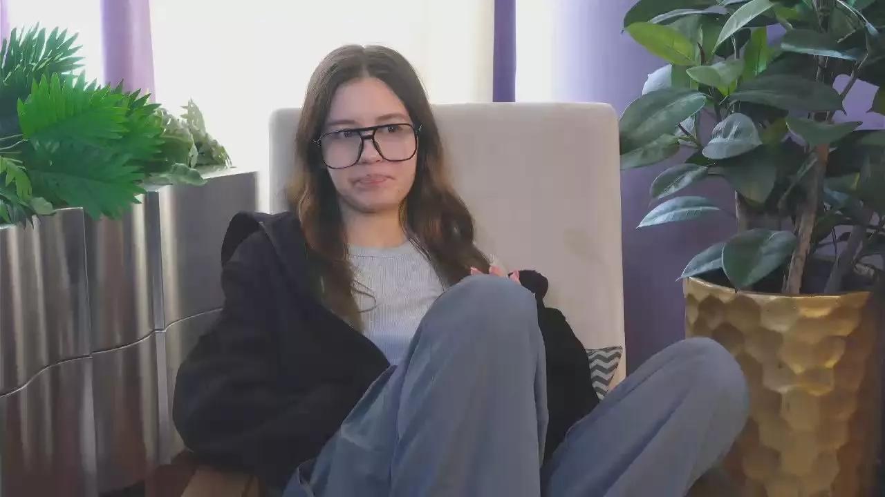 LoisBuys on Cam4 