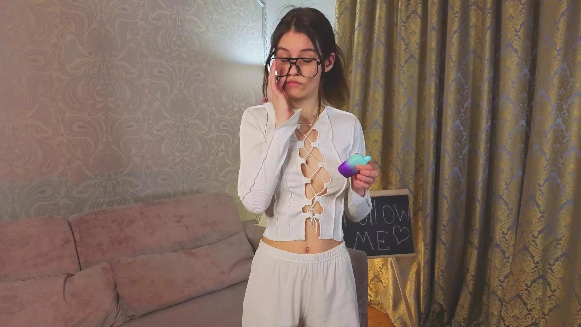 LoisBuys on Cam4 