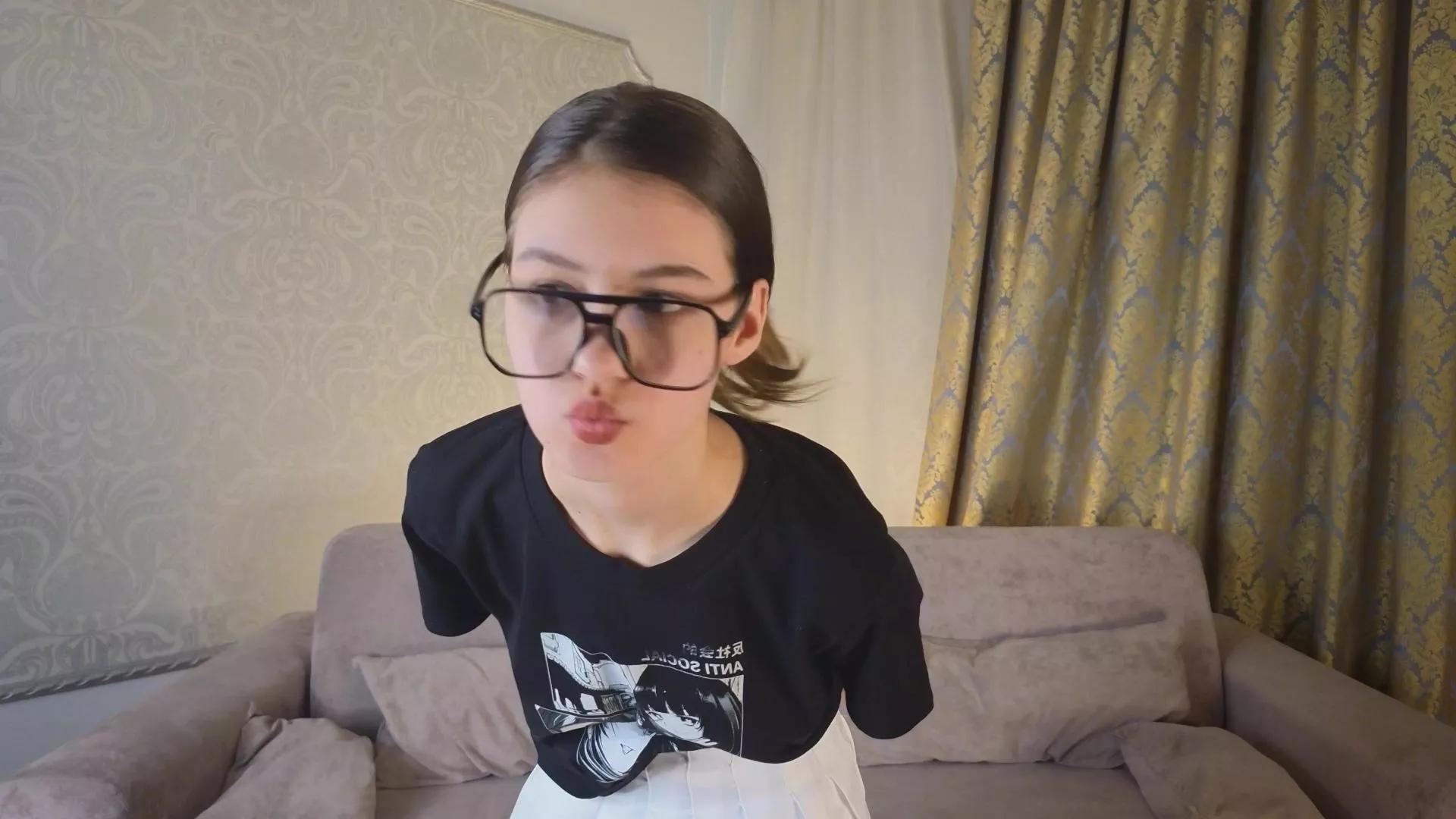 LoisBuys on Cam4 