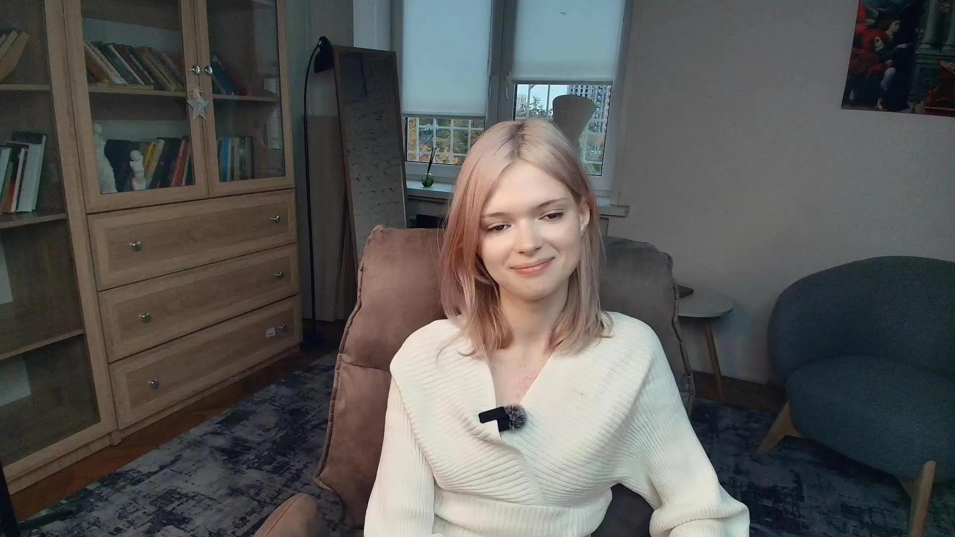 Watch sexy performer LoisDonley LoisDonley from Cam4