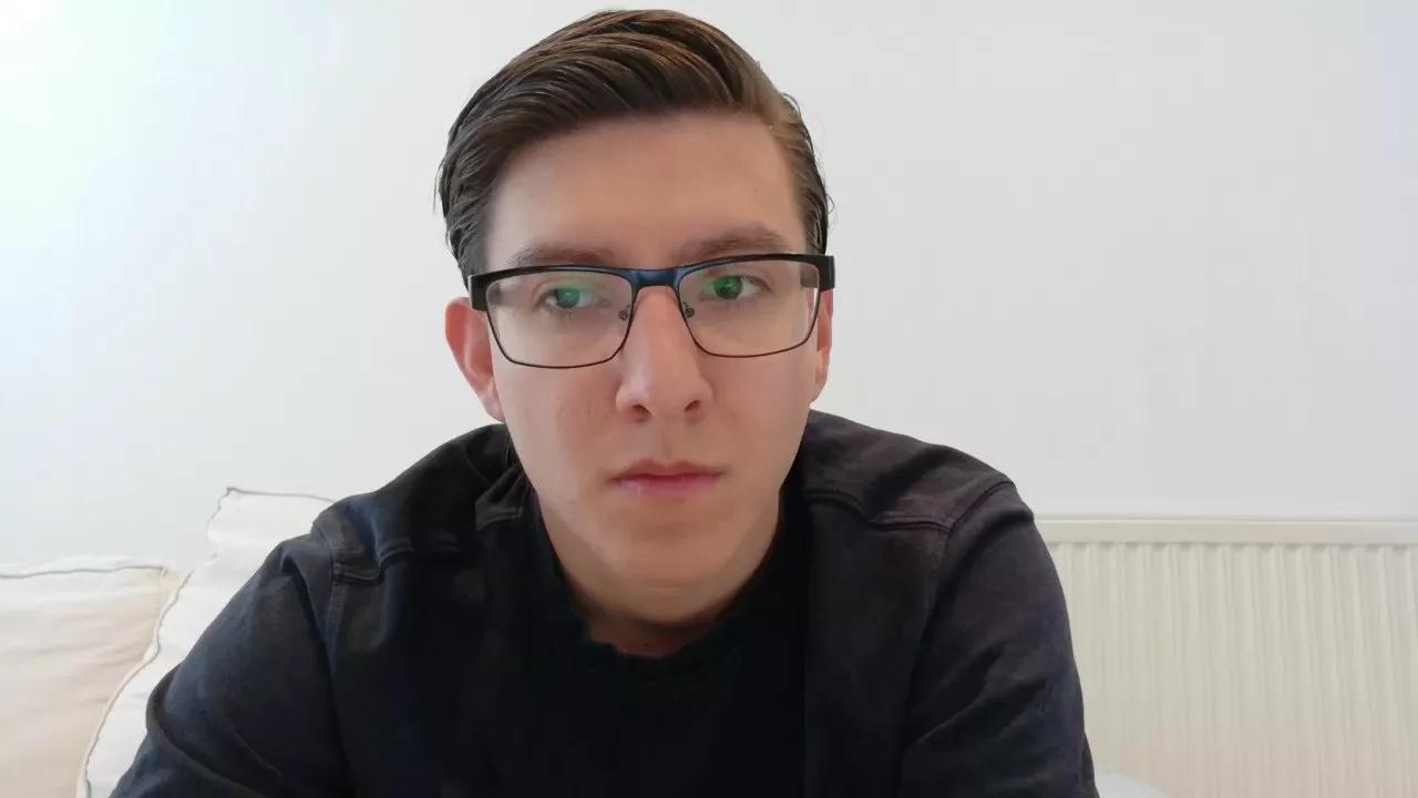 Londonboy405 on Cam4 