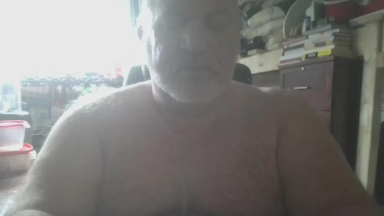 Lonelydaddy on Cam4 