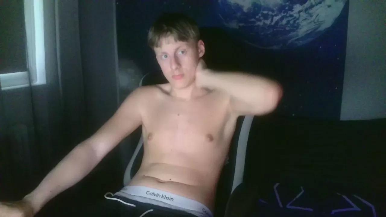 looverboy18y on Cam4 