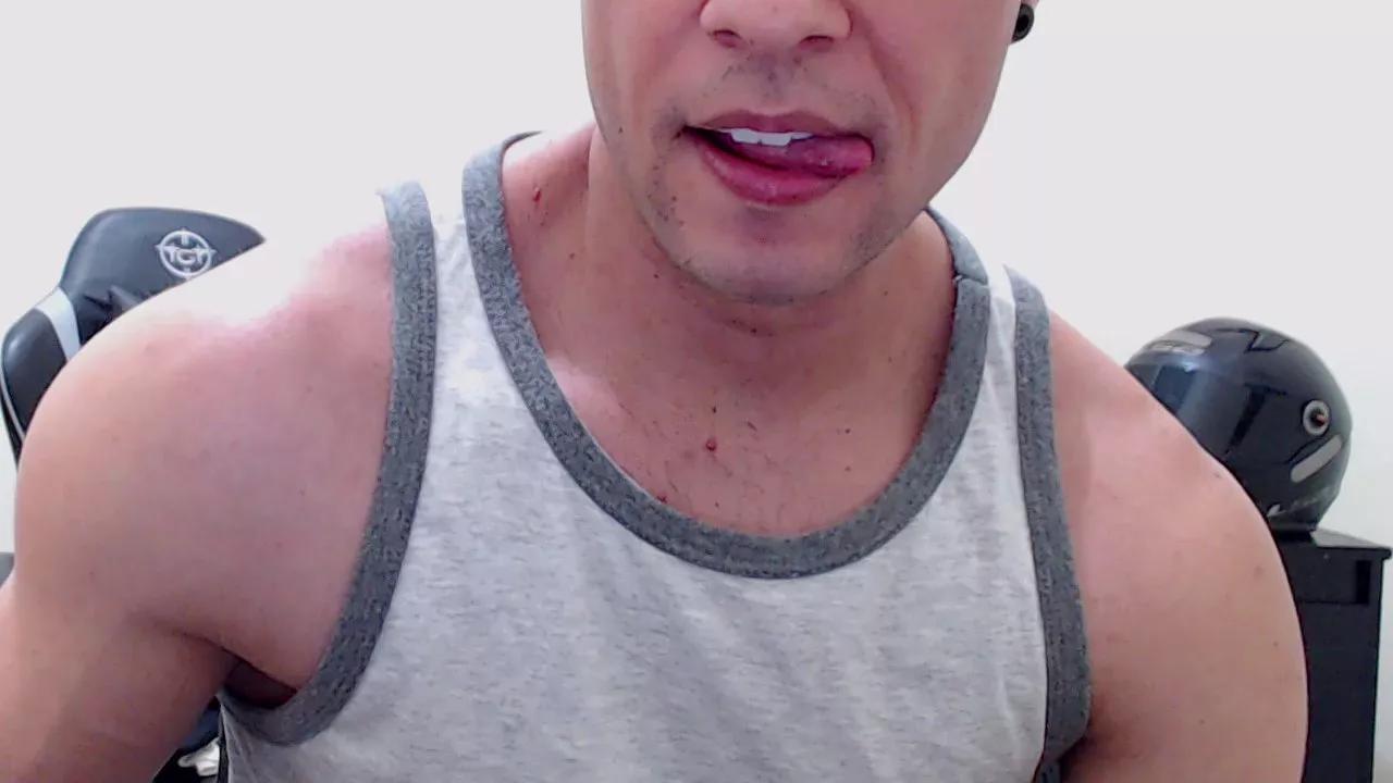 Lorenzoprive on Cam4
