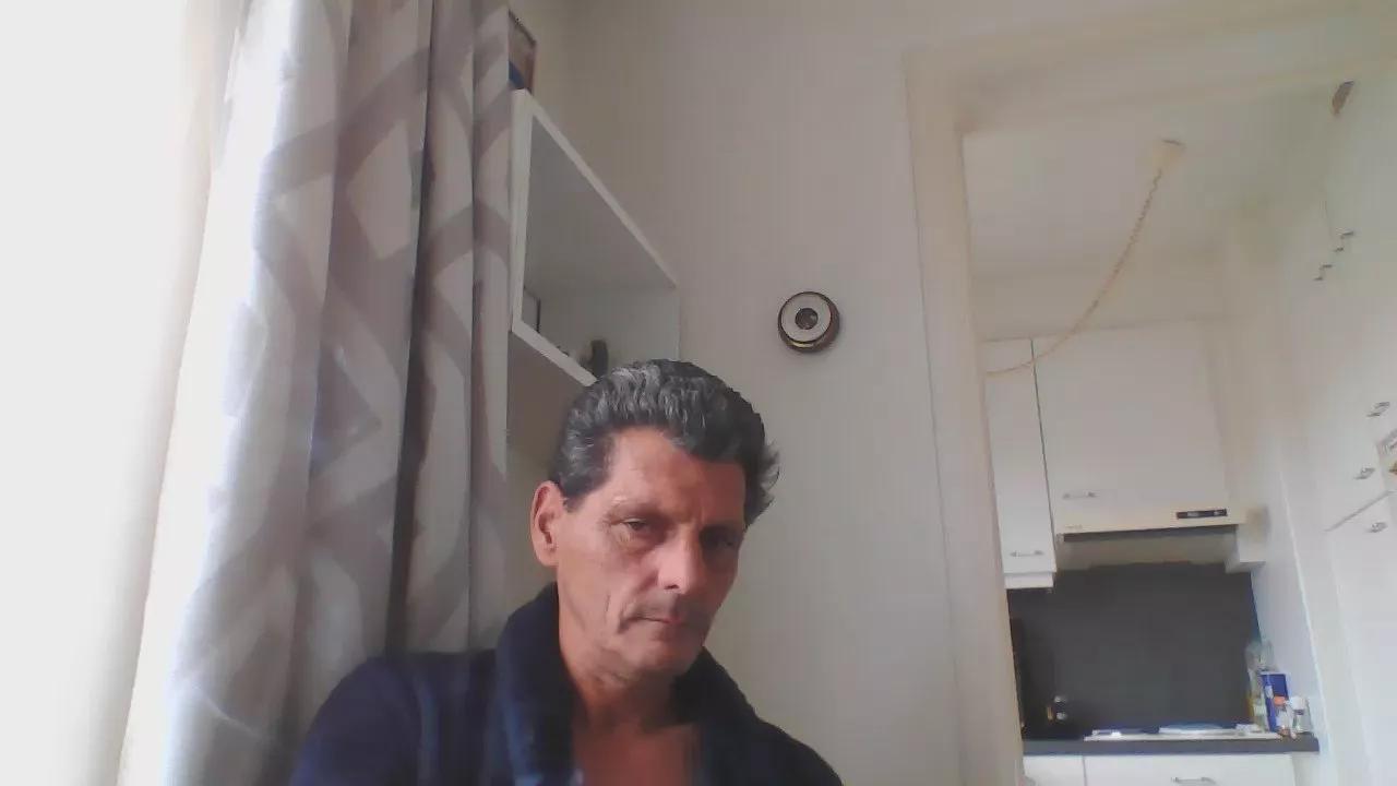 Offline lossee3 on Cam4