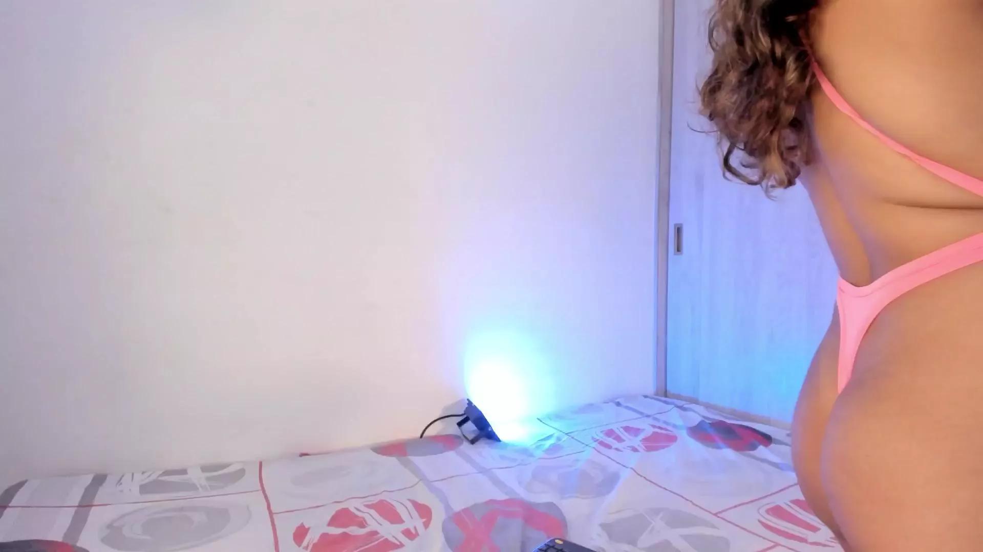 lovely_kitt04 on Cam4 