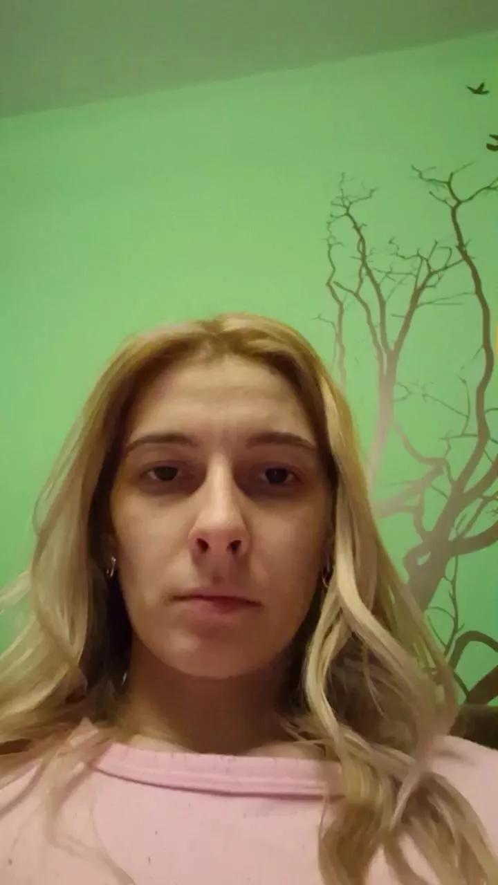 lovingfeetheels on Cam4 