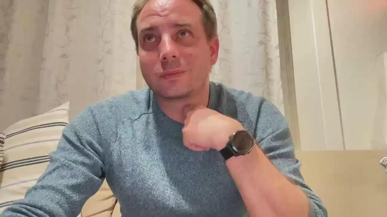 Lucaslave86 on Cam4 