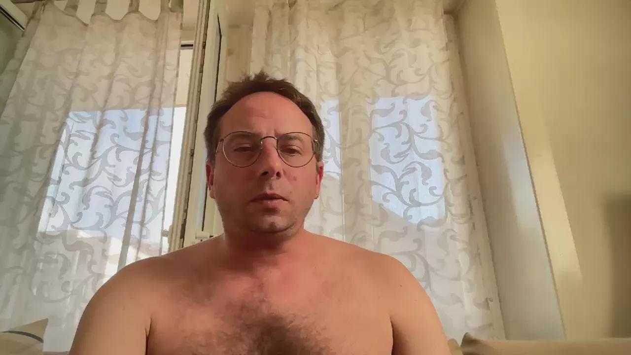 Lucaslave86 on Cam4 
