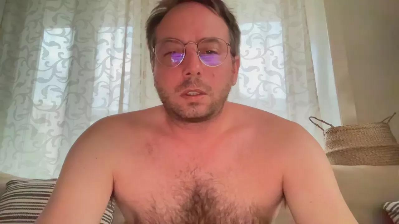 Lucaslave86 on Cam4 