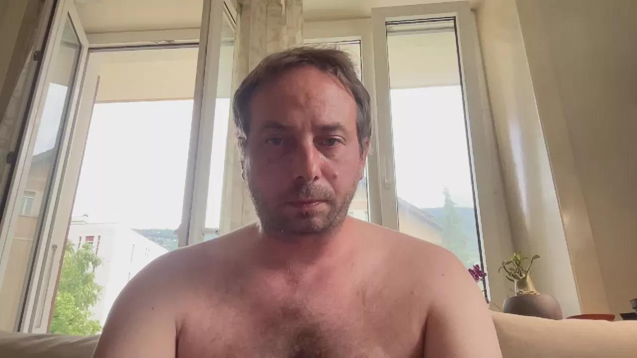 Lucaslave86 on Cam4 
