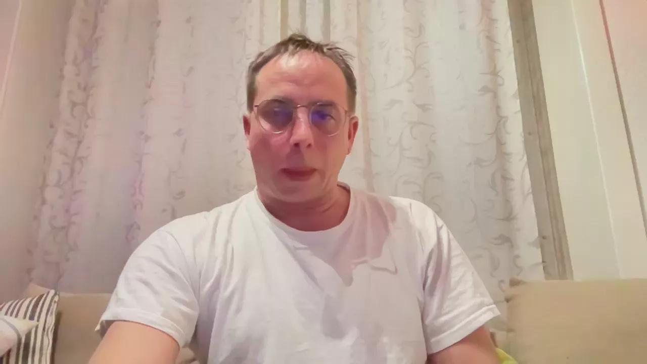 Lucaslave86 on Cam4 
