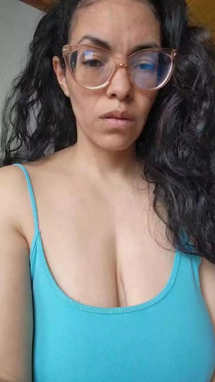 Lucci_Lovee on Cam4