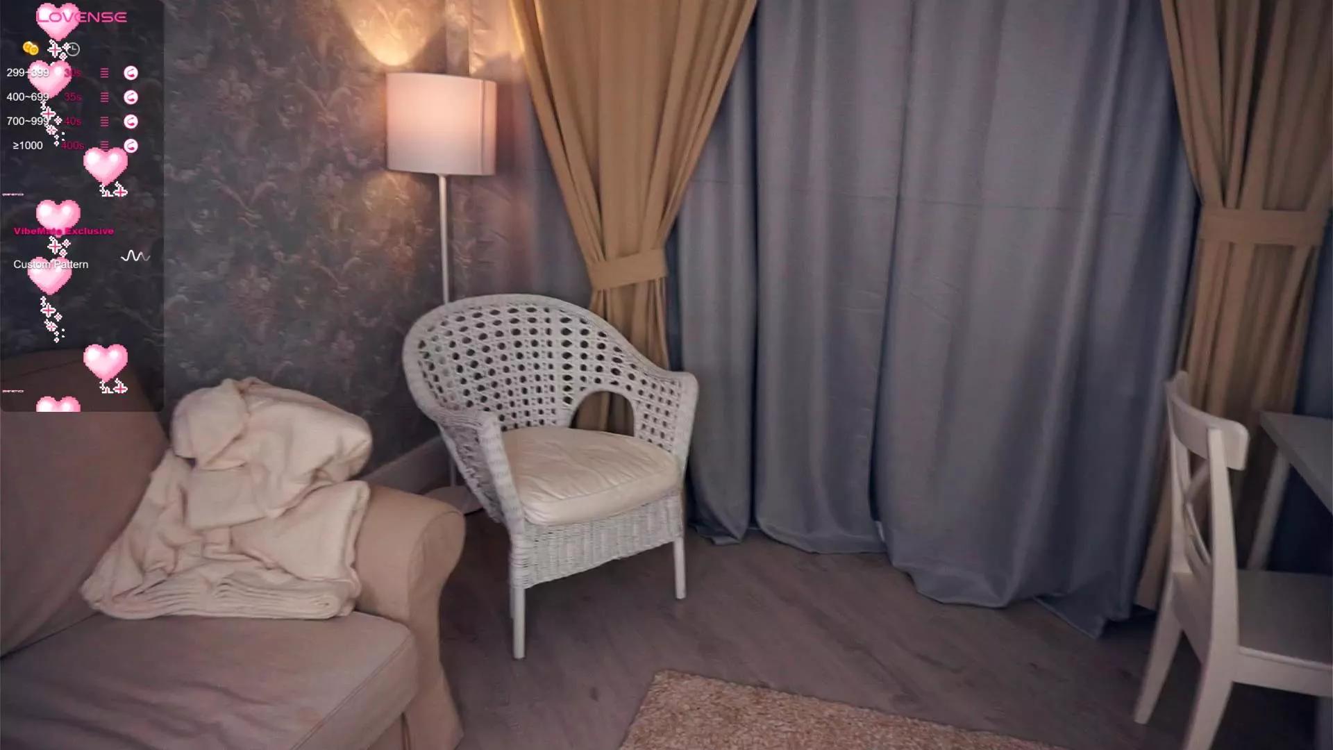 LucettaCurvey on Cam4 