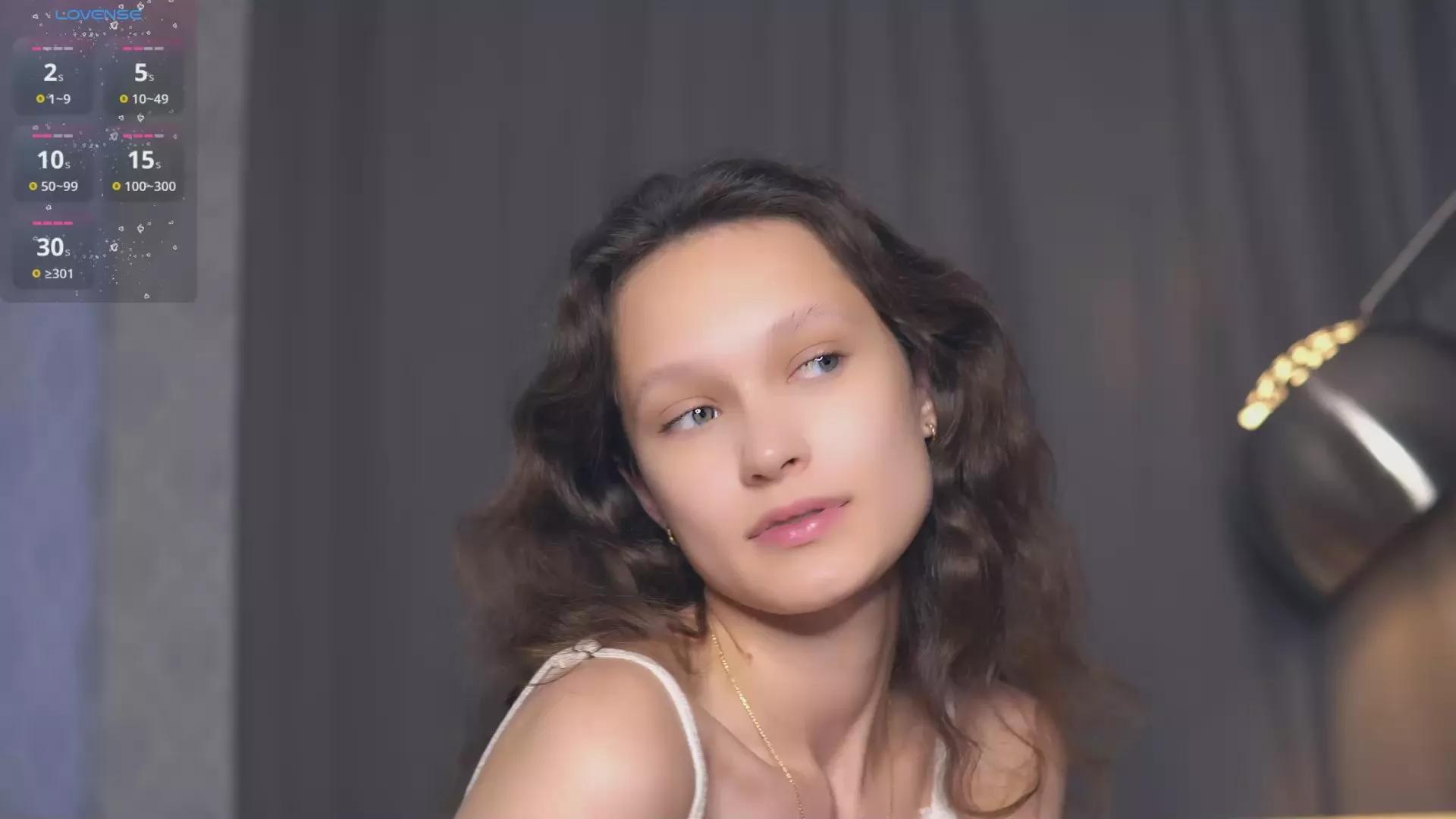 LucettaDennett on Cam4 