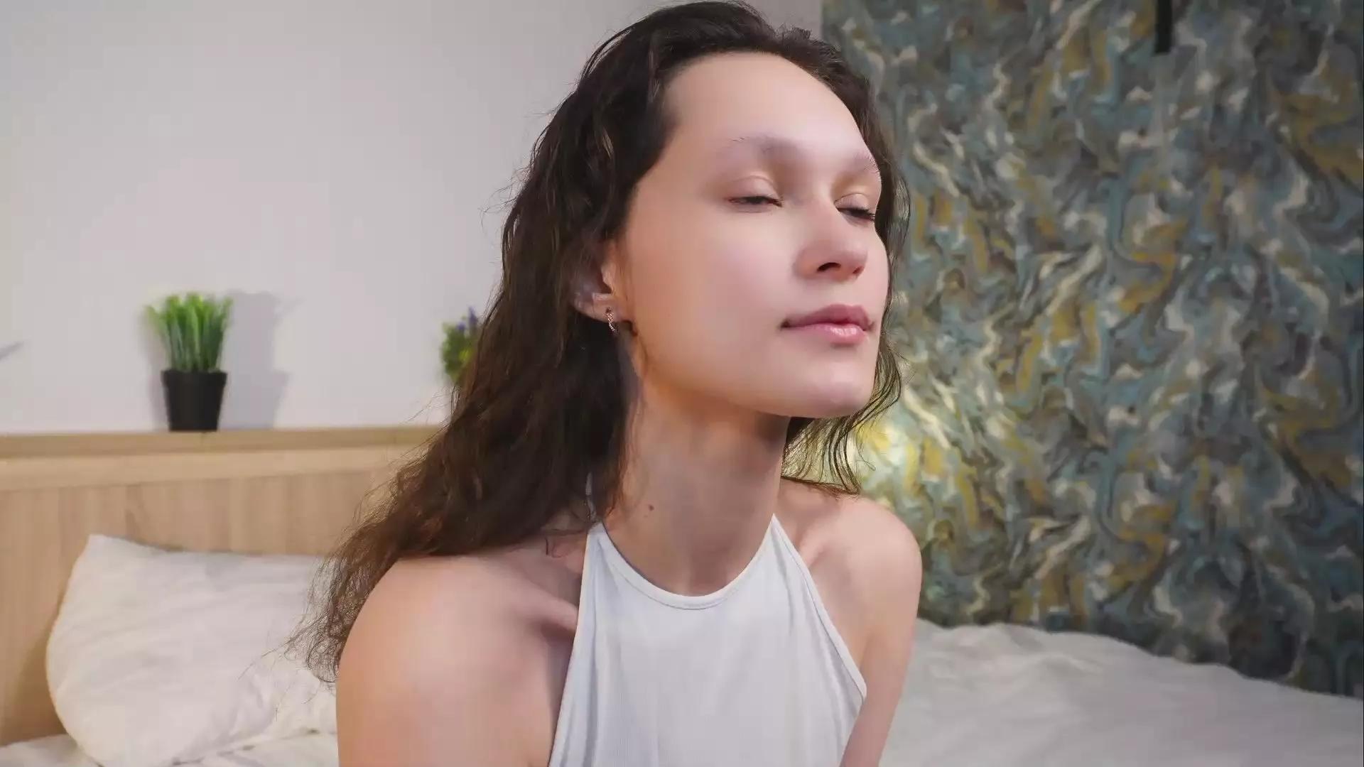 LucettaDennett on Cam4 