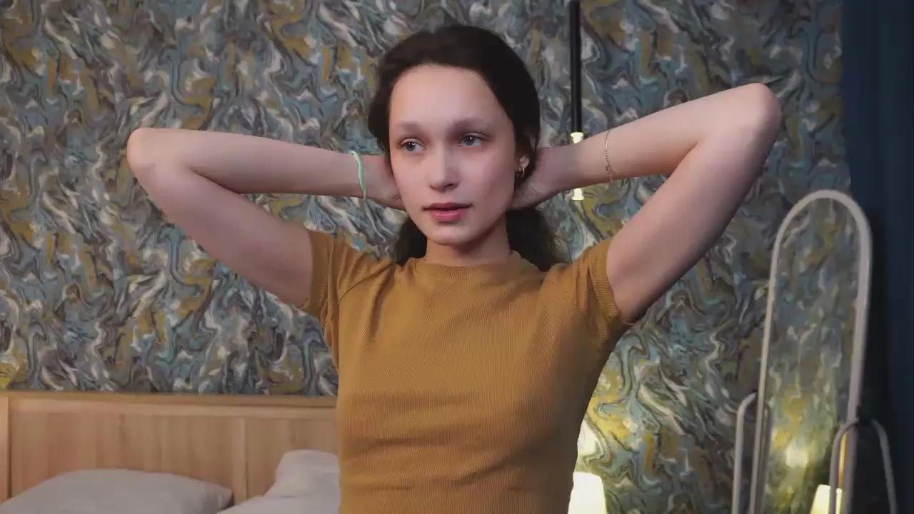 LucettaDennett on Cam4 