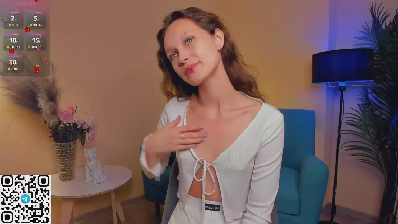 LucettaDennett on Cam4 
