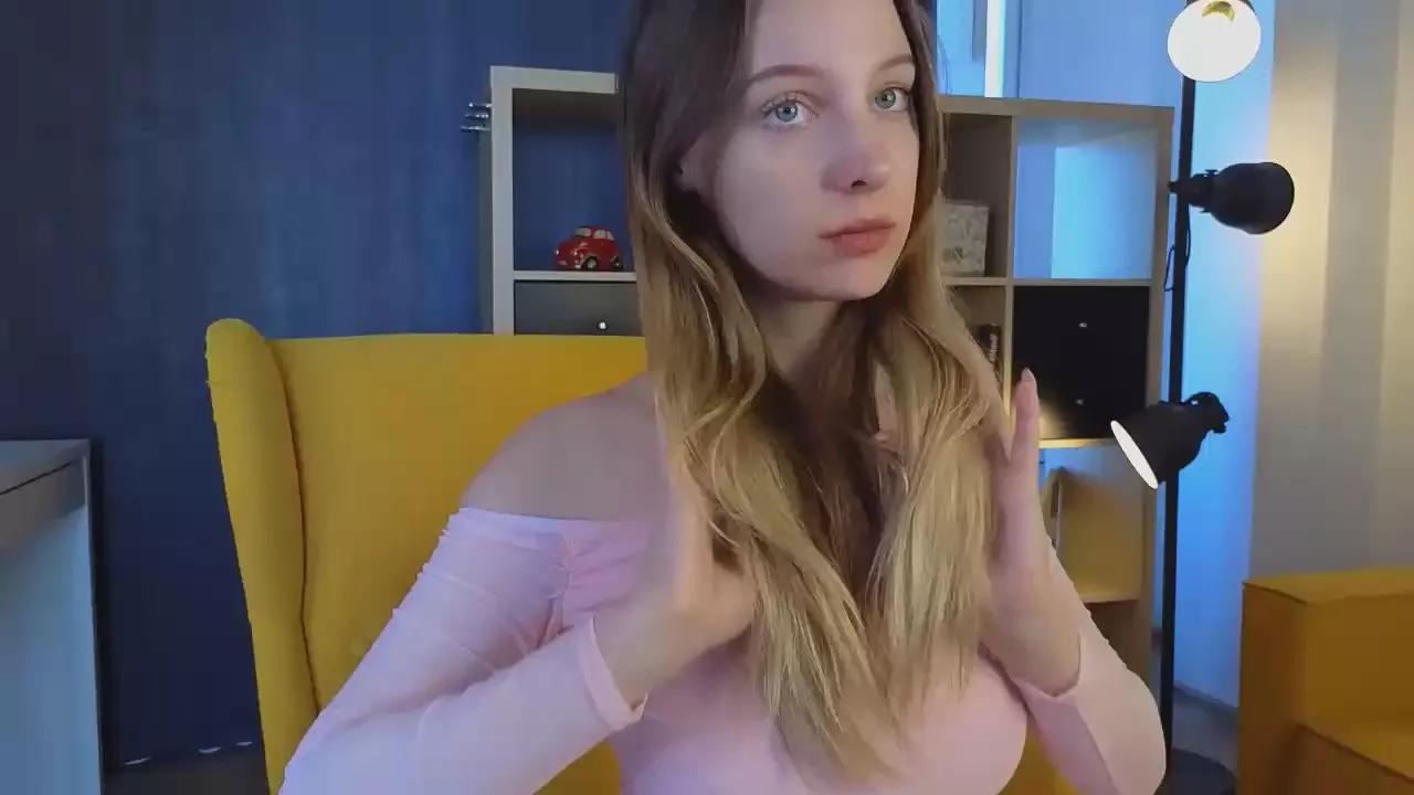 LucettaHargus on Cam4 